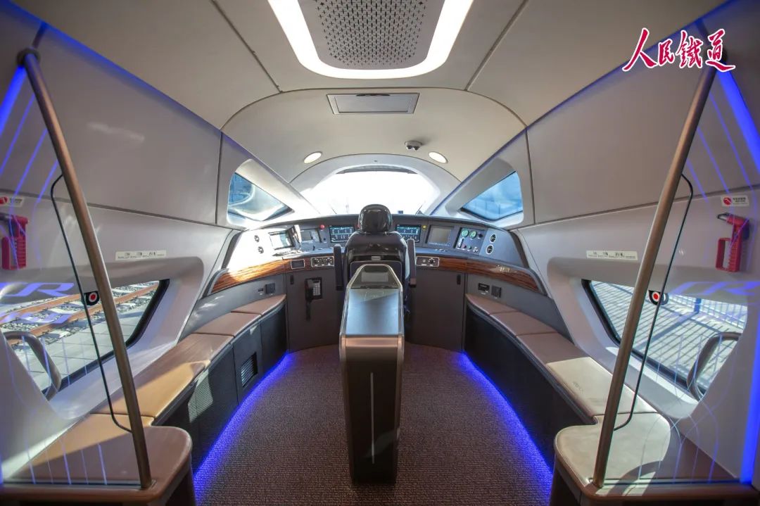 CR450 动车组亮相,新一代高速列车加速驶来