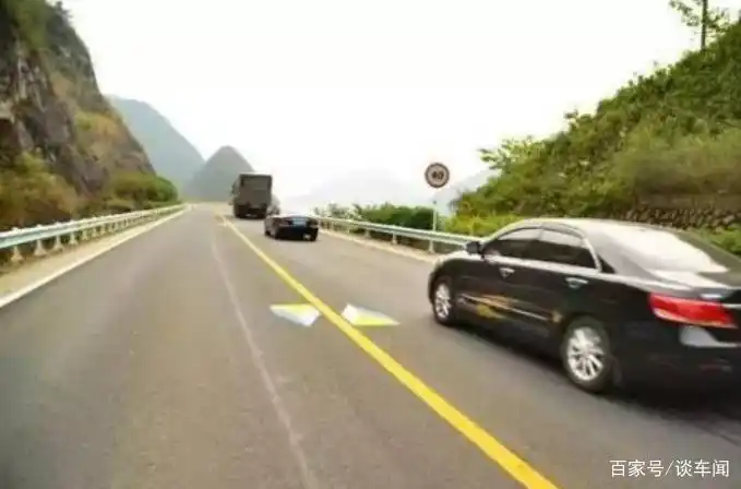 高速常见交通标志含义你知道吗?彩色禁止超车标志要注意