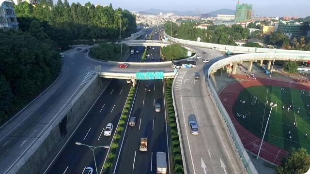 高速错过下口咋办？收费站内能否掉头？这些情况要清楚