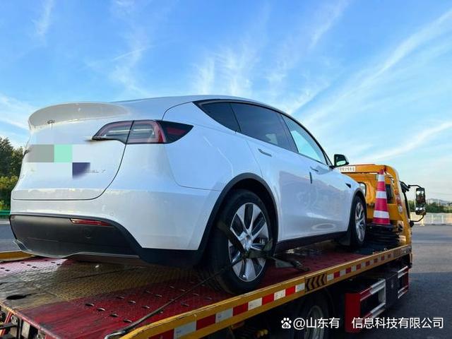 高速遇故障别慌!牢记这些汽车高速救援电话保障安全