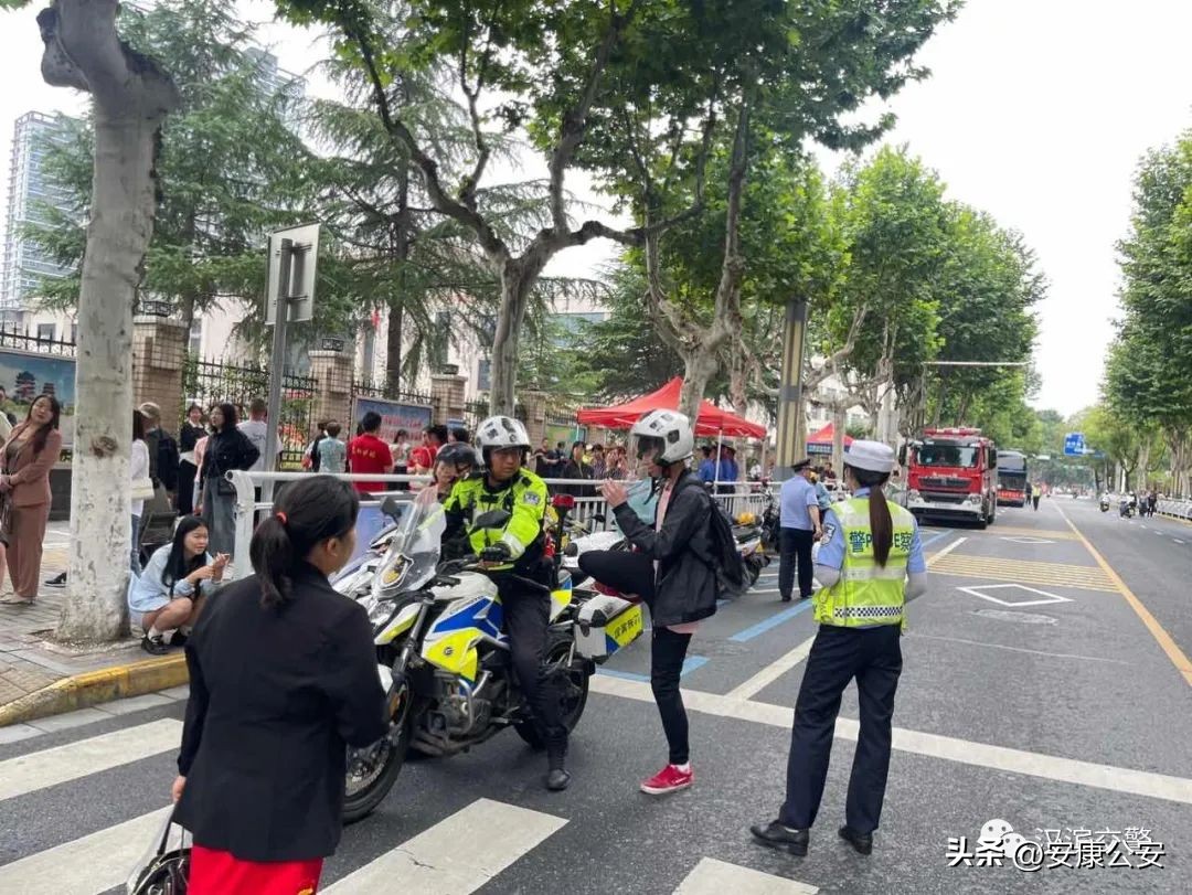 高考首日交通管制,200名交警护航考点