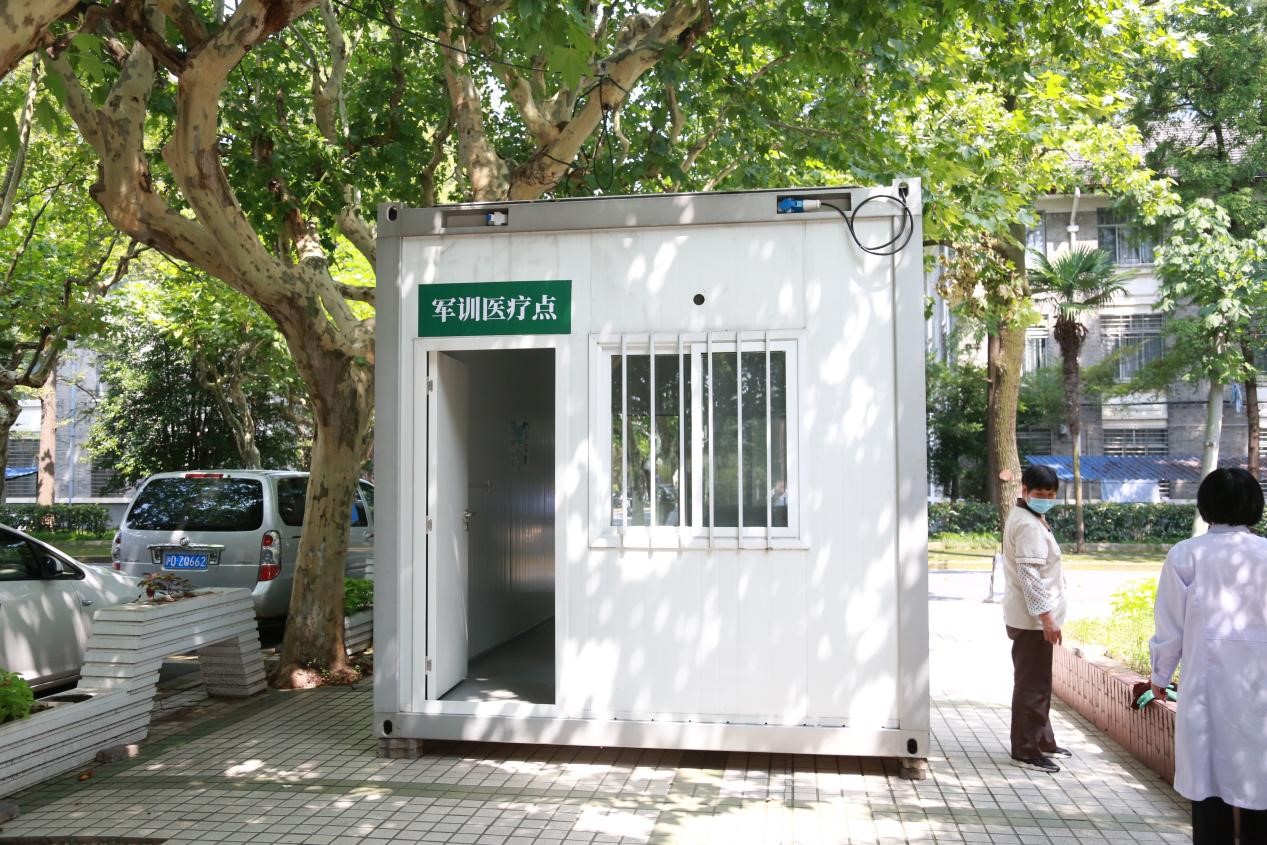 复旦大学军训首日开启,6700 余名学生参训,各项工作有序开展