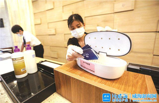 8月9日记者随团探访疫情防控一线，重点核查新冠疫苗接种点