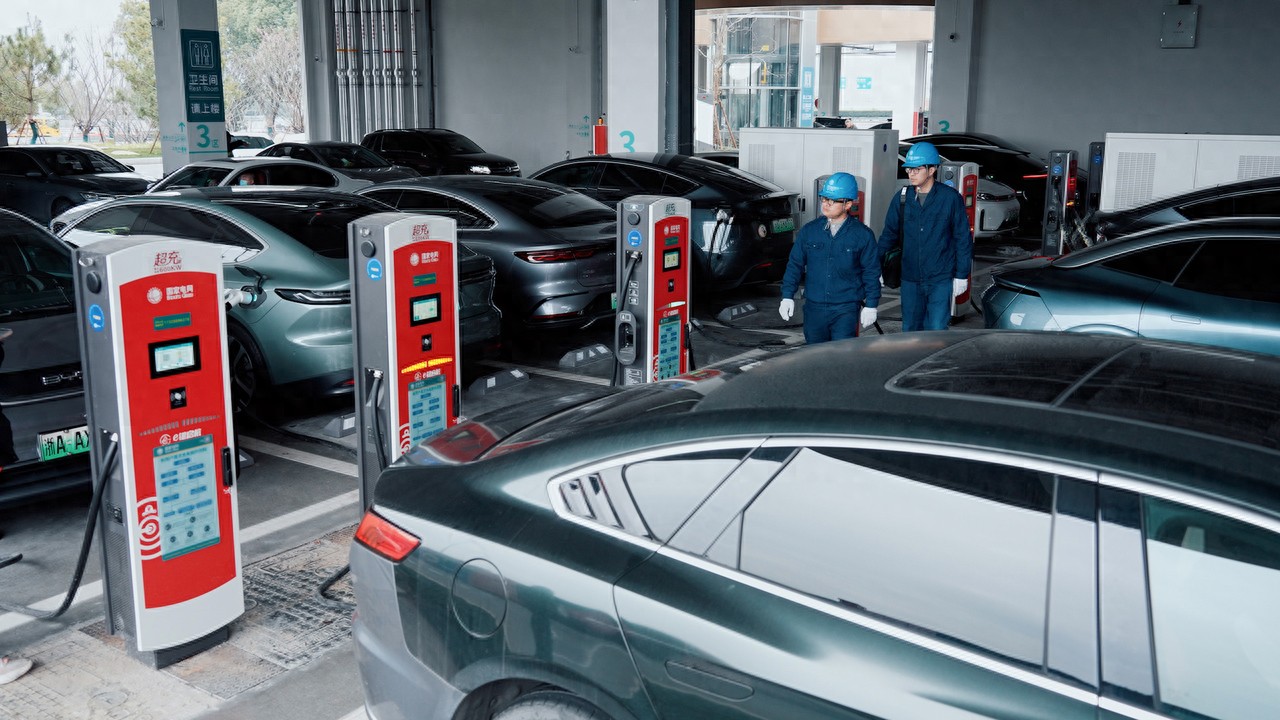 杭州高速服务区充电桩数量猛增，新能源车主充电焦虑缓解啦