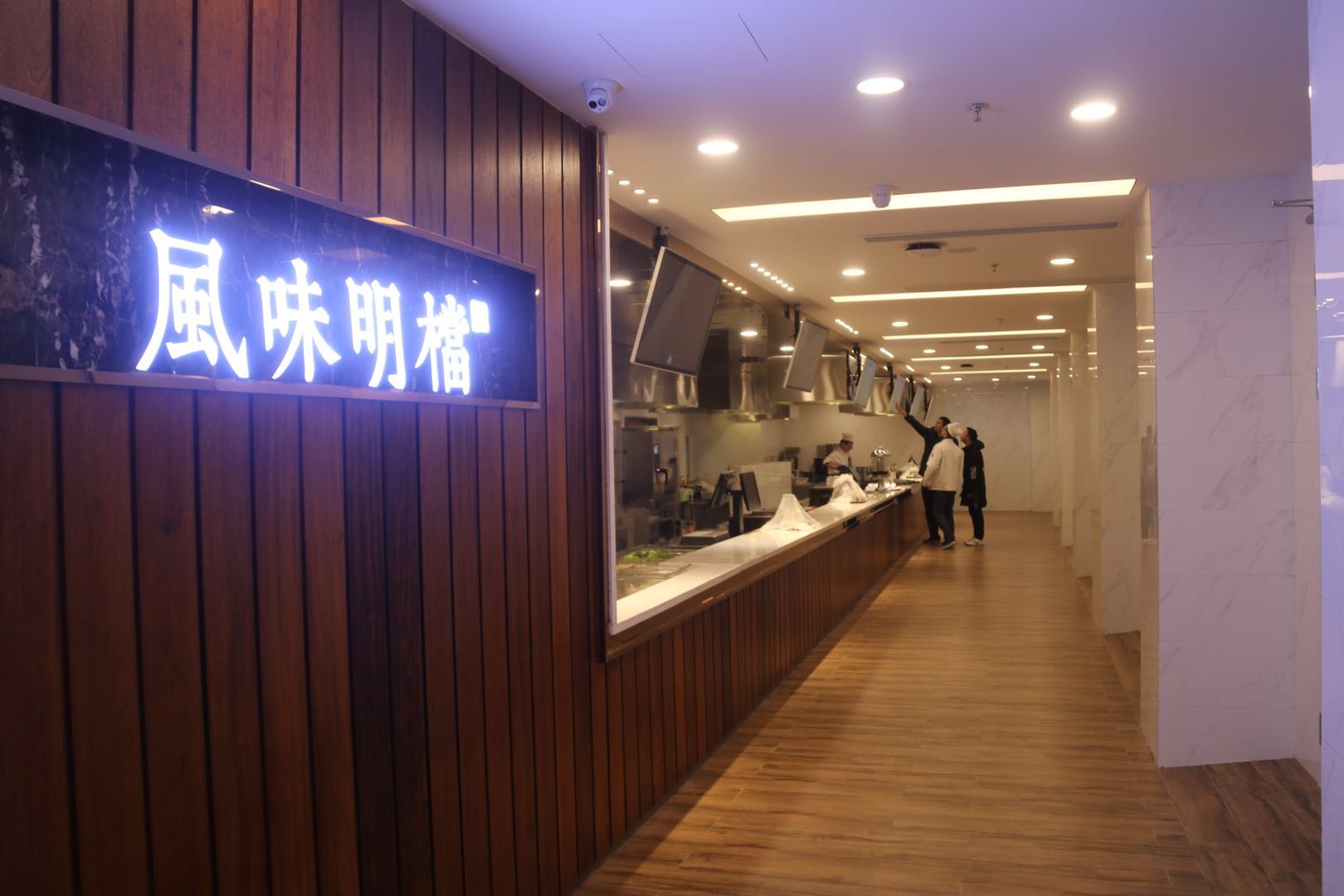 浙大玉泉校区第二食堂翻新开业,师生挤爆,美食学习两不误