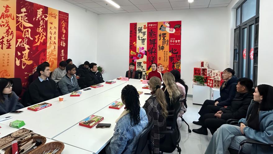 上海大学领导与留校国际学生代表欢聚,共话学习生活与交流