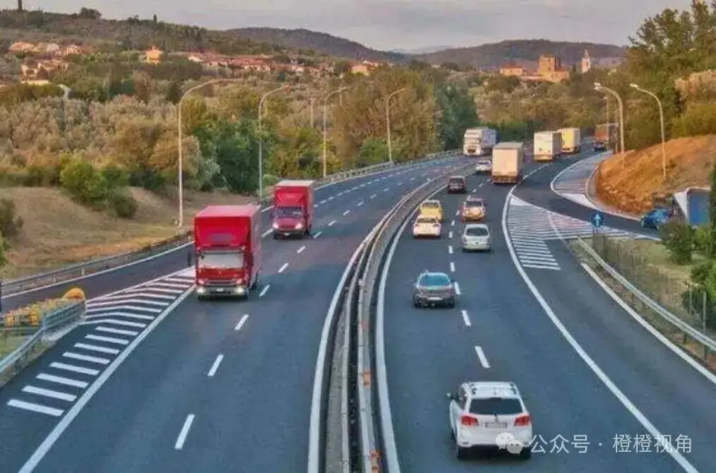 沈海高速3公里实线违章高发,司机叫苦不迭!设计问题引关注