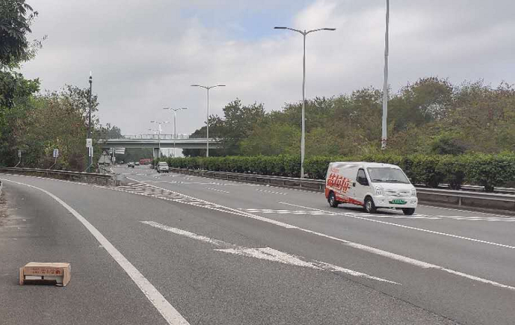 高速上遇到障碍物怎么办?记住这3个驾驶技巧