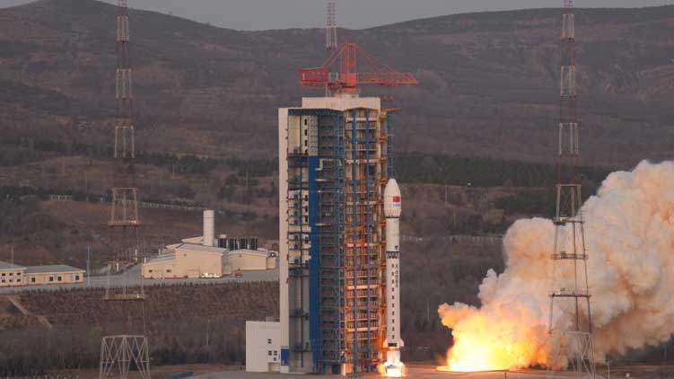 美妆博主称举报占用应急车道有高额奖励,真相究竟如何?