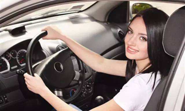 平安好车主研究:违章高发人群里,男女司机不良驾驶行为大不同